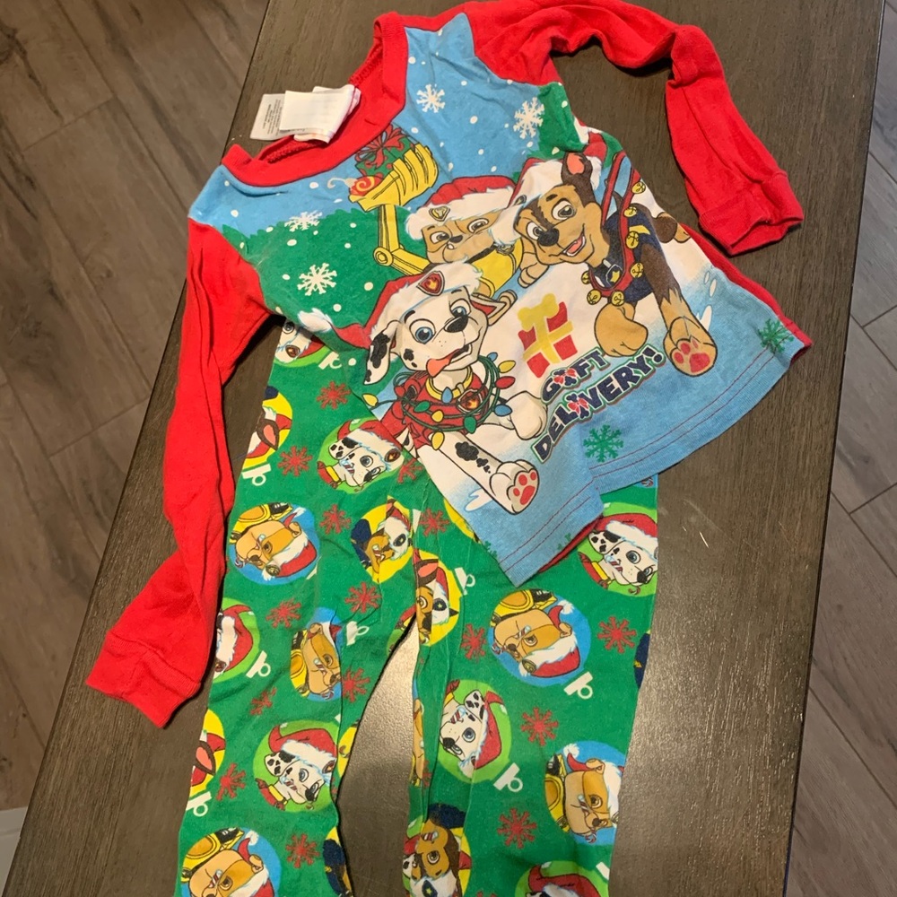 Boys size 4T paw patrol Christmas pajamas